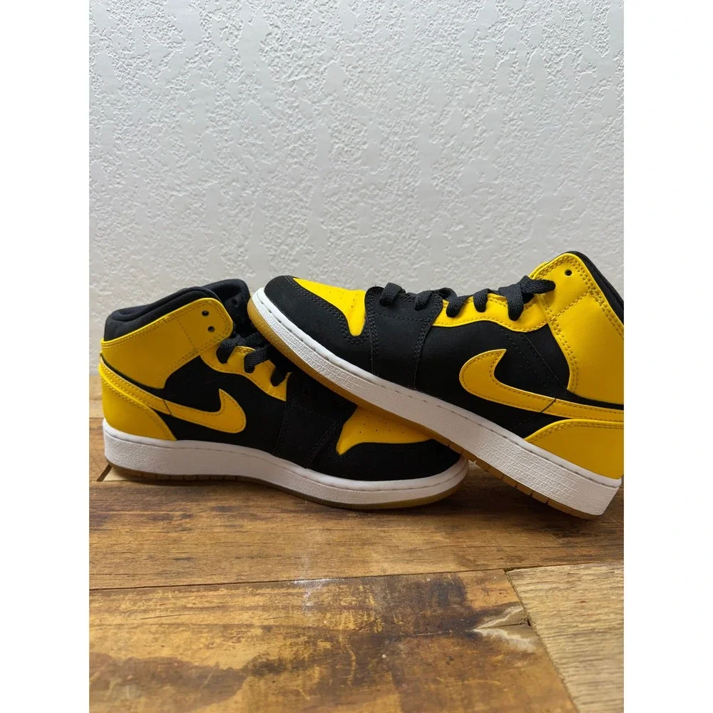 Jordan 1 Mid New Love 2017 Black Yellow Sneakers 554725-035 Mens 5Y Kids